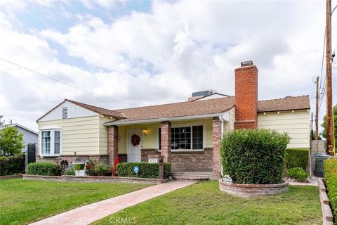 Photo of 835 N Lincoln Street, Burbank, CA 91506 (MLS # BB25111136)