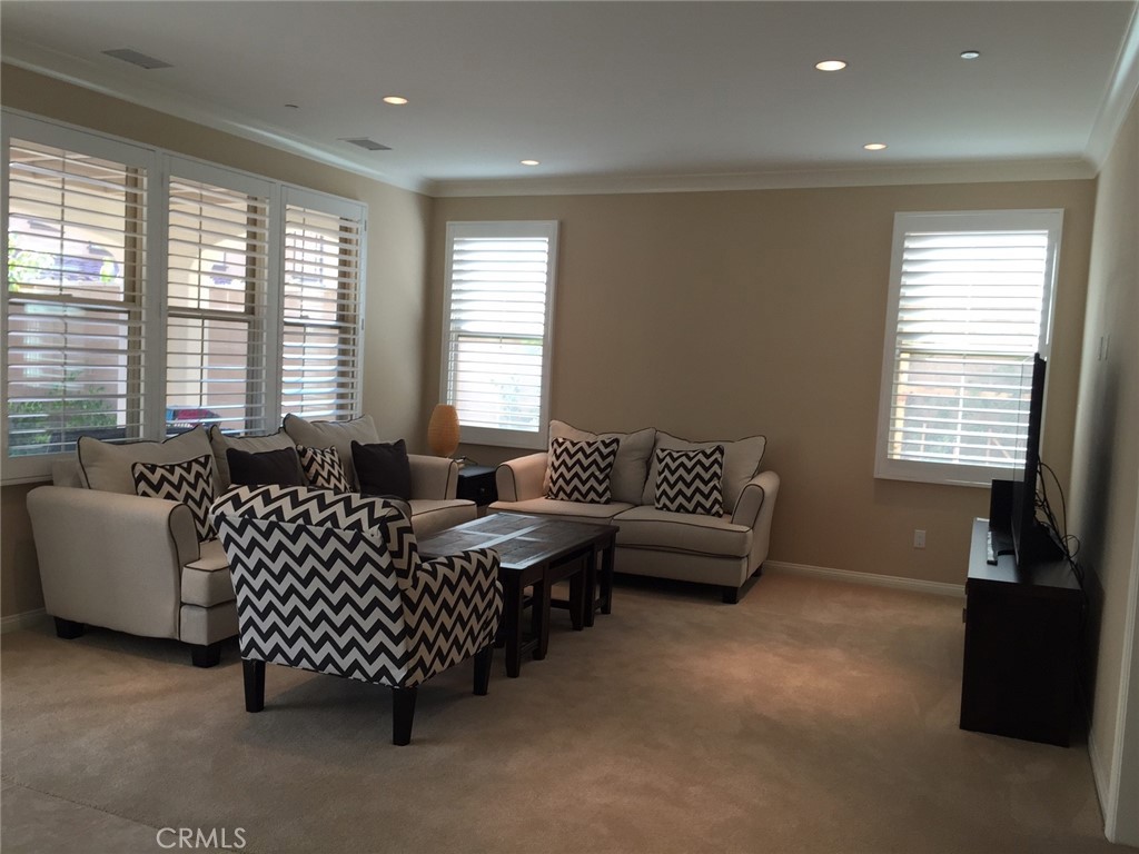 64 Elmdale