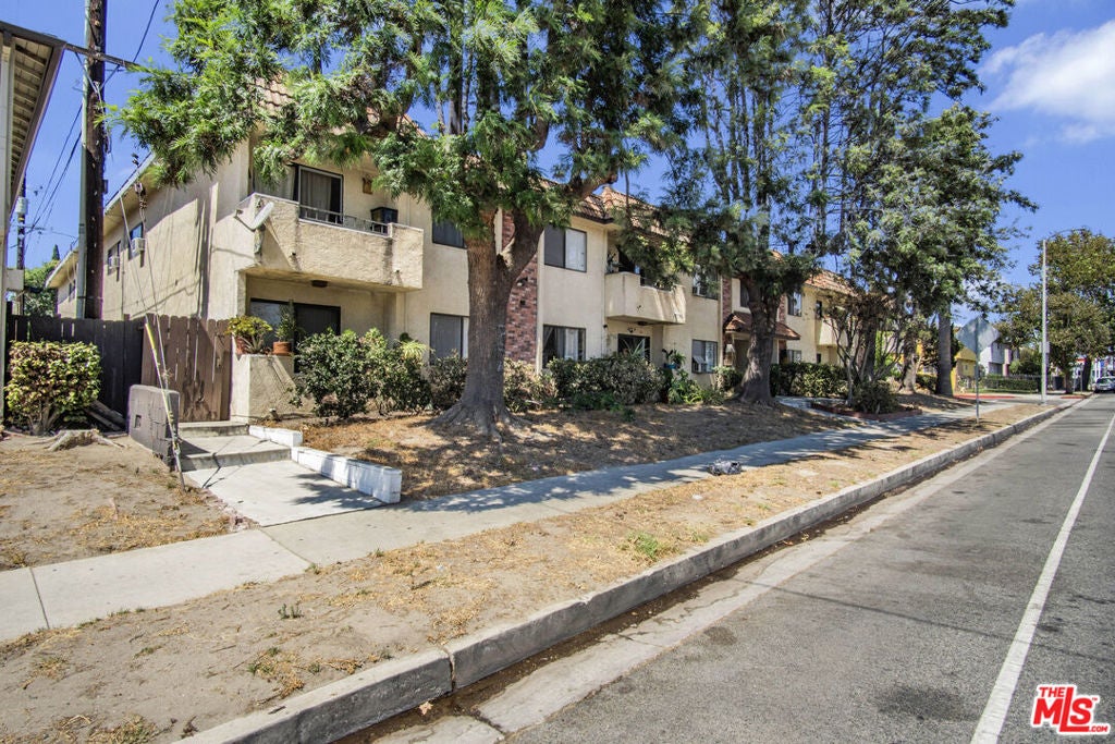 7061 Whitsett Avenue