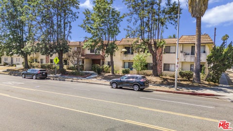 Photo of 7061 Whitsett Avenue, Los Angeles, CA 91605 (MLS # 26987339)