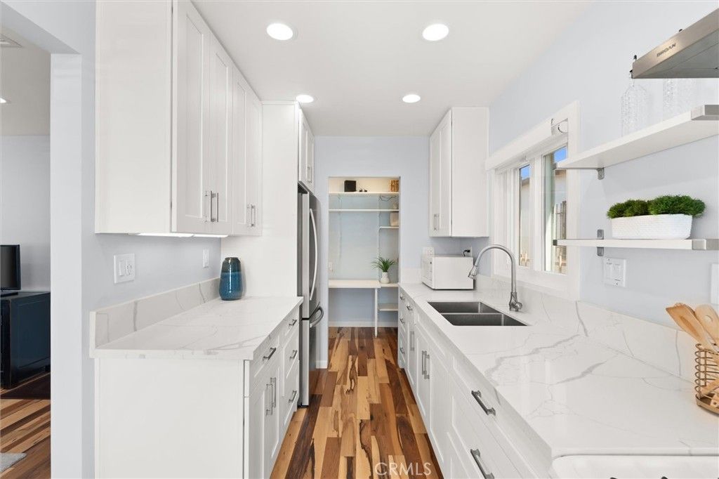 Photo of 8911 Cattaraugus Avenue, Los Angeles, CA 90034 (MLS # SB25282382)