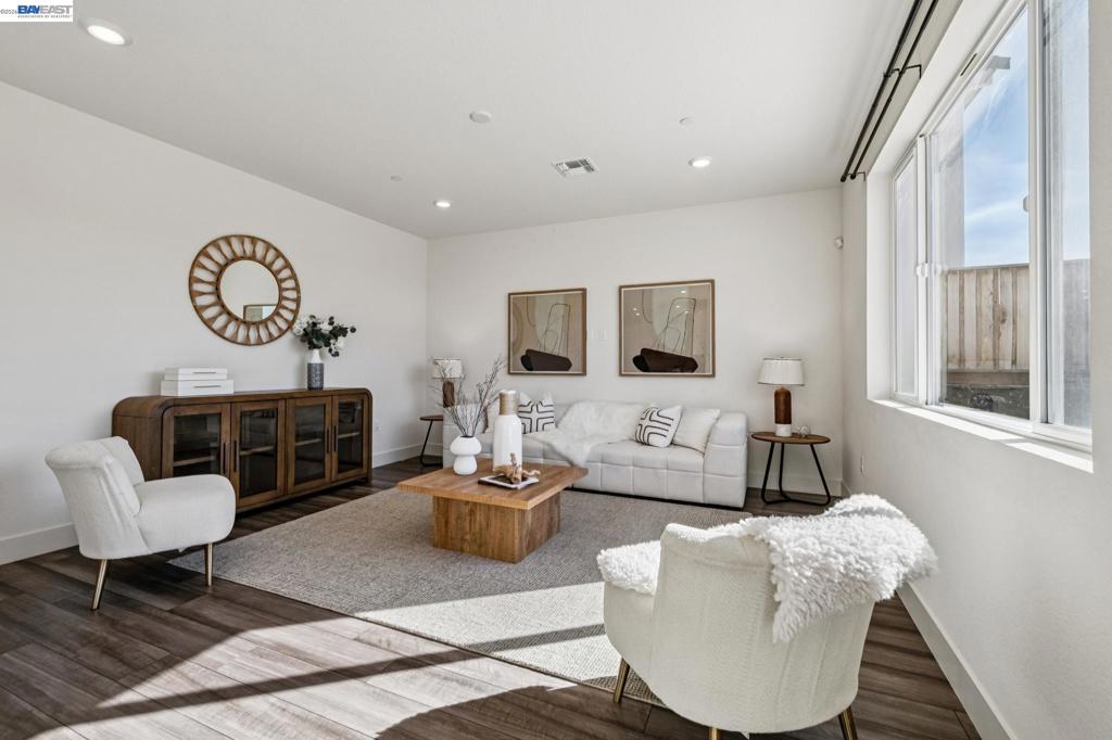 5389 Santini Ln