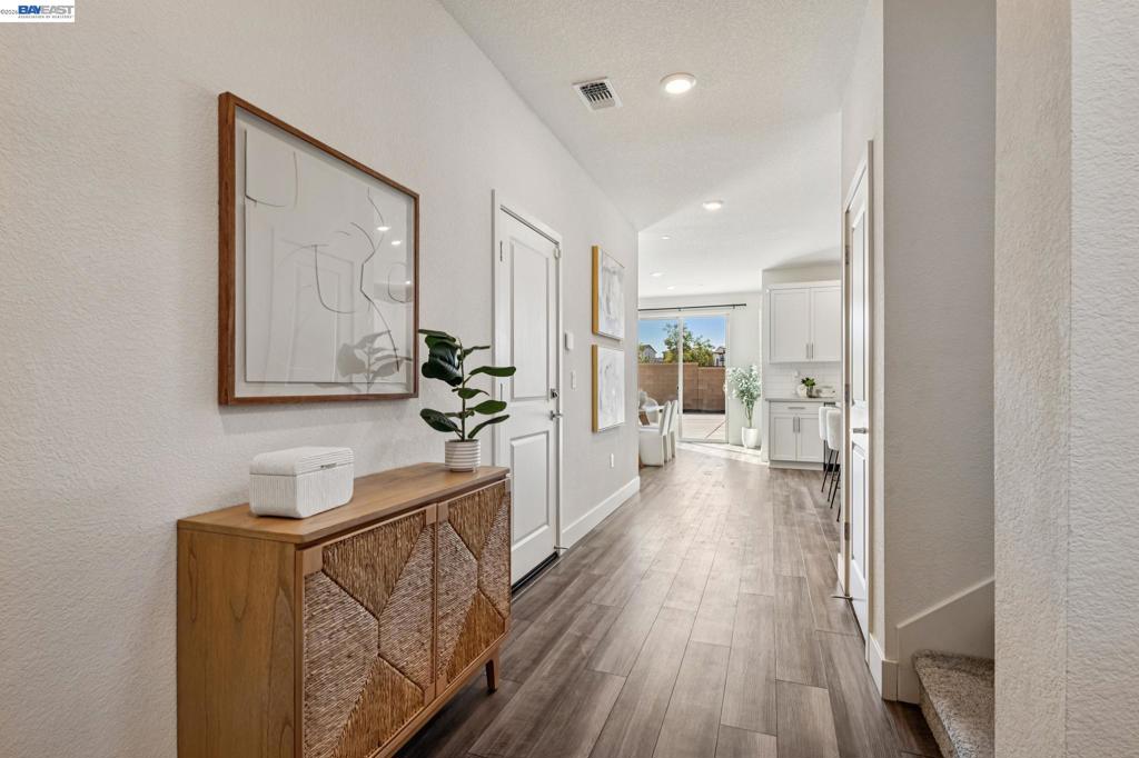 5389 Santini Ln