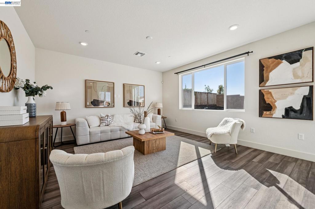 5389 Santini Ln