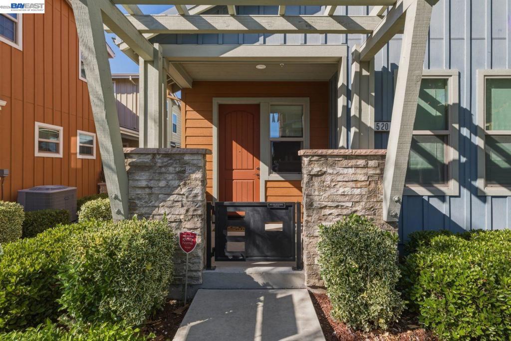 520 Sandalwood Dr DR