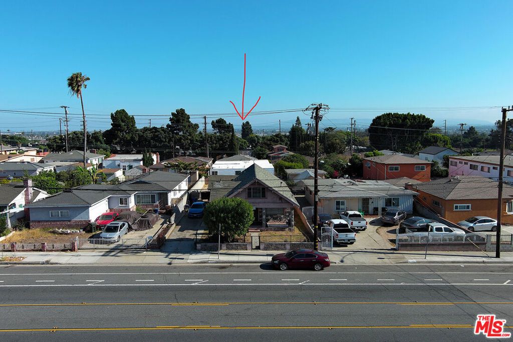 Photo of 1722 W 120th Street, Los Angeles, CA 90047 (MLS # 25563551)