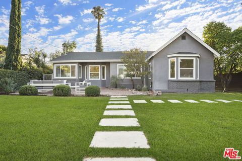 Photo of 11708 Huston Street, Valley Village, CA 91607 (MLS # 25590207) Photo of 11708 Huston Street, Valley Village, CA 91607 (MLS # 25590207)