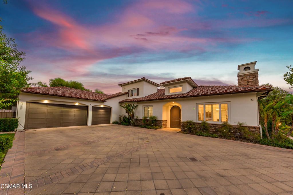 Photo of 22205 Ryan Ridge Way, Woodland Hills, CA 91367 (MLS # 225002161)
