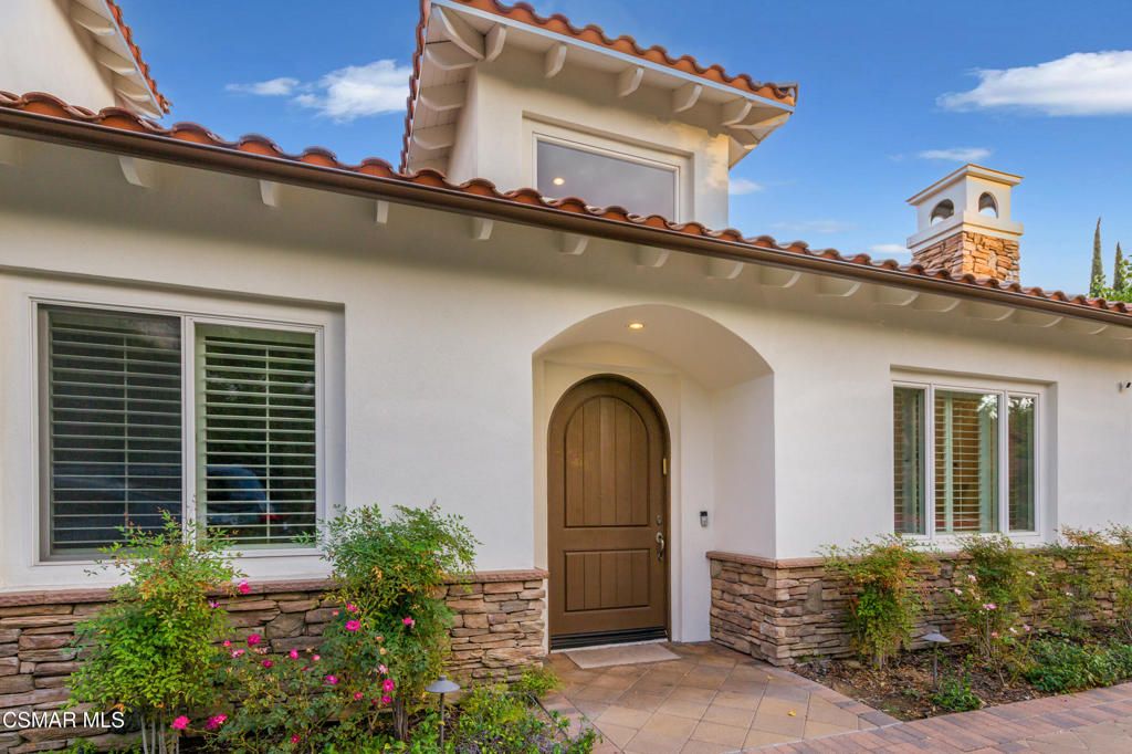 Photo of 22205 Ryan Ridge Way, Woodland Hills, CA 91367 (MLS # 225002161)