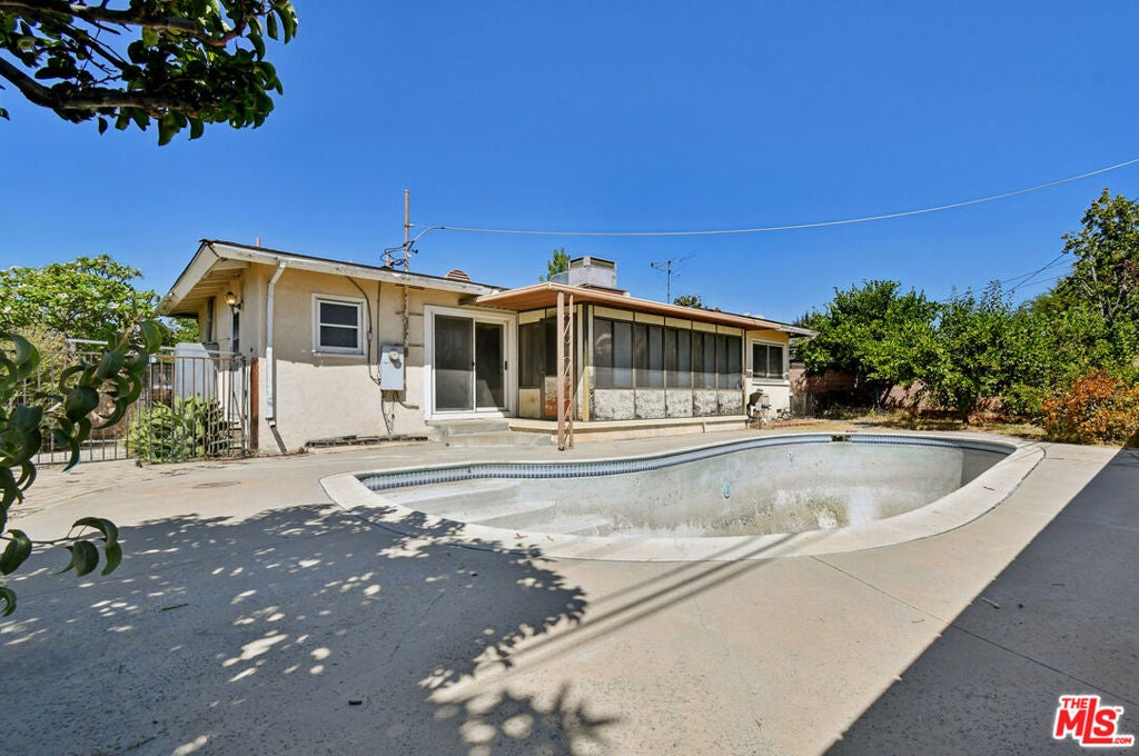 10932 Whitaker Avenue