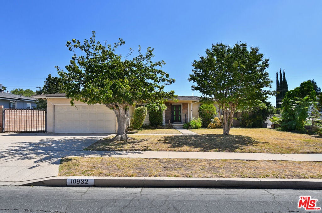 10932 Whitaker Avenue