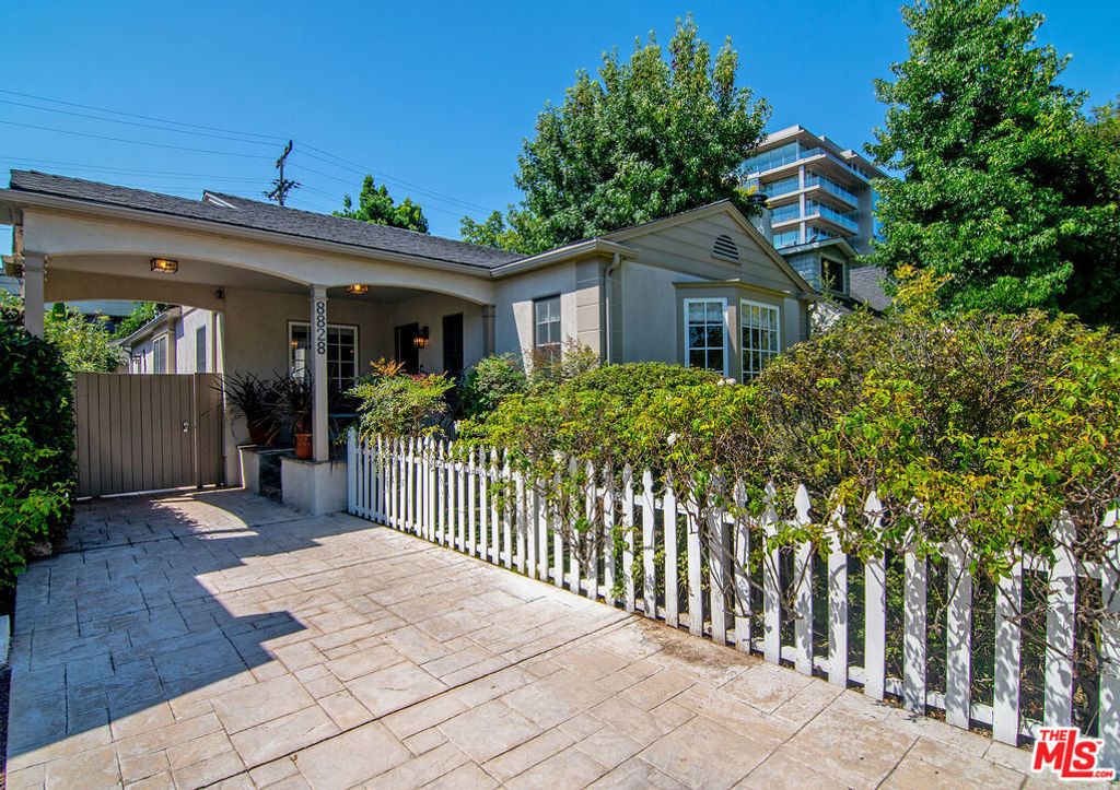 Photo of 8828 Rosewood Avenue, West Hollywood, CA 90048 (MLS # 25596573)