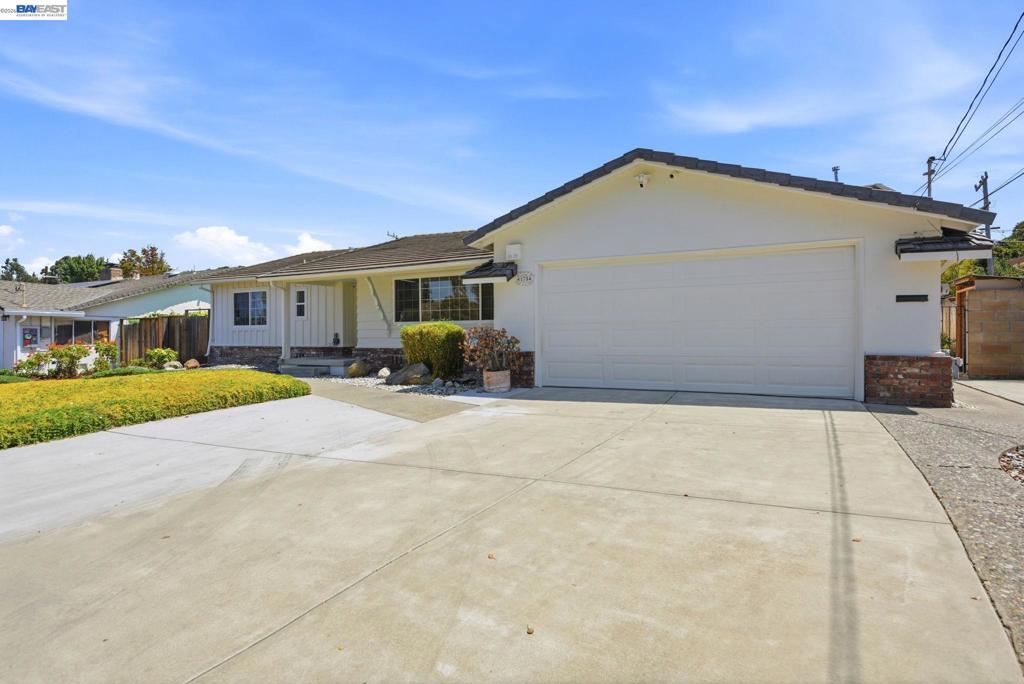 41754 Covington Dr
