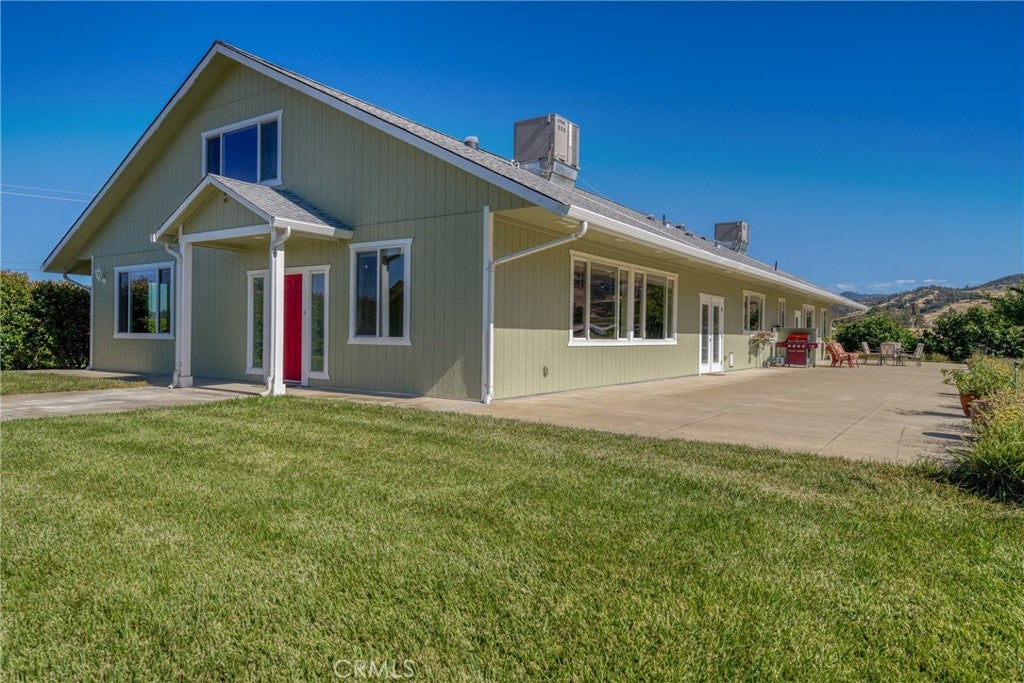 2260 Lakeshore