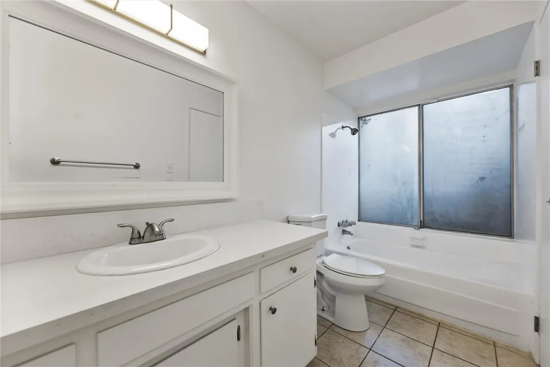 Bakersfield, California 93309, United States, 3 Bedrooms Bedrooms, ,2 BathroomsBathrooms,Residential,Active,205032