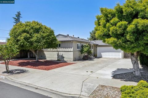 Photo of 6163 BRITTANY Ave, Newark, CA 94560 (MLS # 41132404)