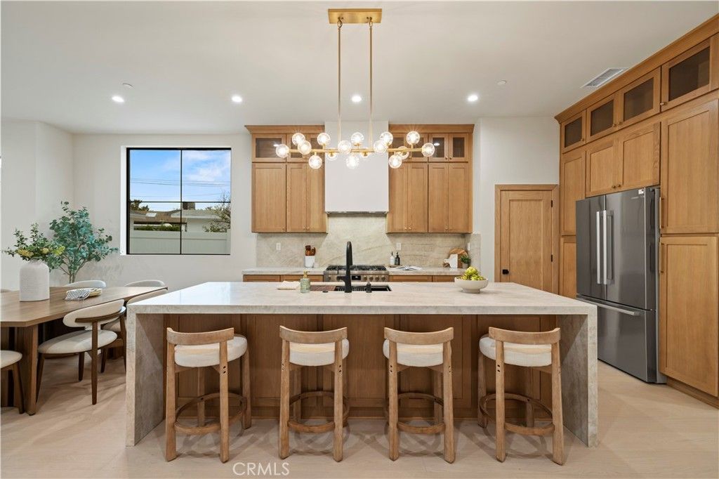 Photo of 17446 Hatteras Street, Encino, CA 91316 (MLS # SR25255384)