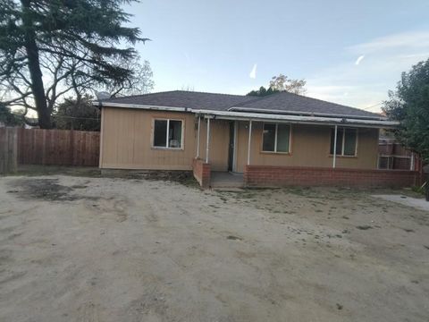 15561 El Cajon Street Sylmar CA 91342