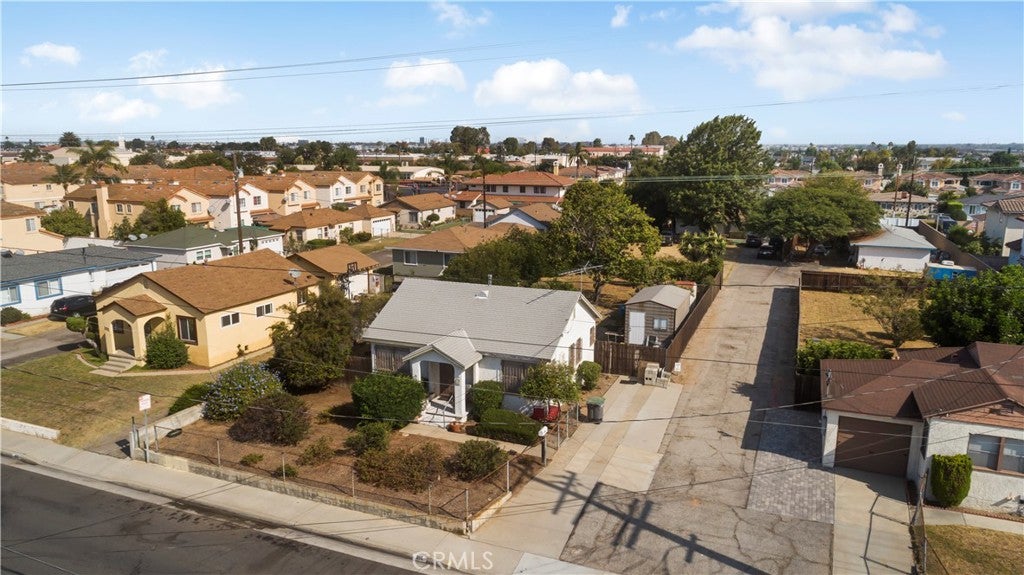 215 E 220th