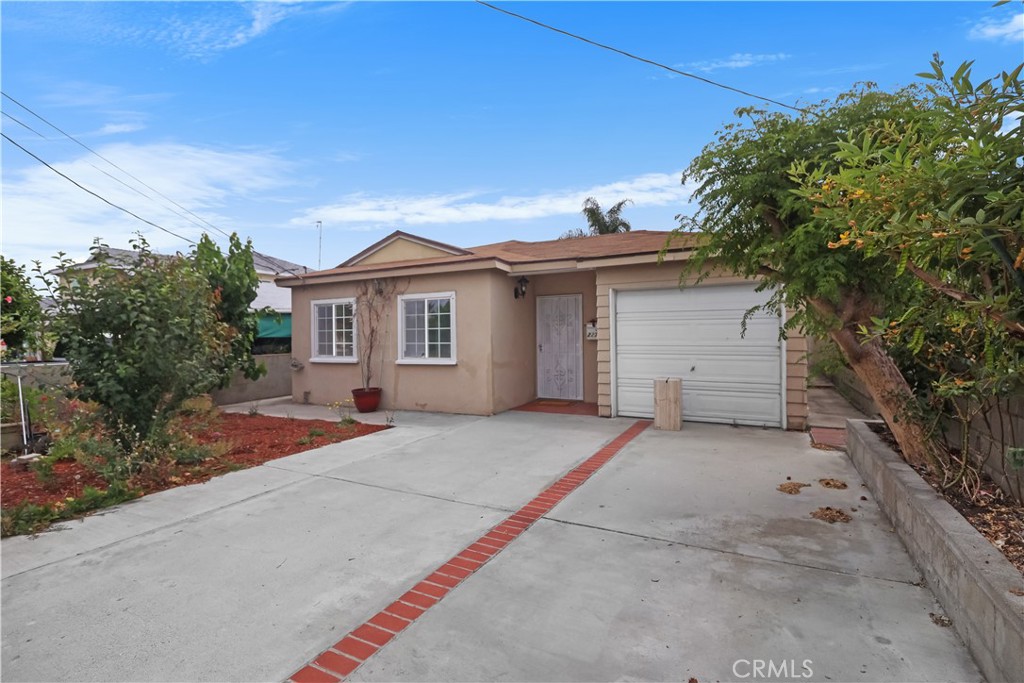 Spacious Master-bedroom located at Central Carson with 3 bedrooms 2 Bathrooms. The house sits in a cul-de-sac and very wide street and offers a good size driveway. Tile flooring in entire living room, dining area and kitchen. Granite counter top and beautiful cabinet in the kitchen. Both bathrooms have tub and shower. The property have a wrap around yard, easy access from front to back and both sides. Near shopping market such as Seafood City, Tambuli, Unimart, La Venadita. Less than a mile away from local restaurants like Alvarado, Azteca, Subway and many more. Nearby Caroldale Learning, Dolores Street, Catskill Avenue. Carson Street Elementary Schools, Carson Senior High, Stephen White Middle School 405, 110 and 710 freeways.
