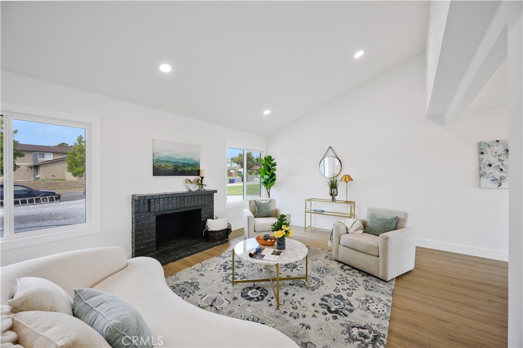 847 N Idyllwild