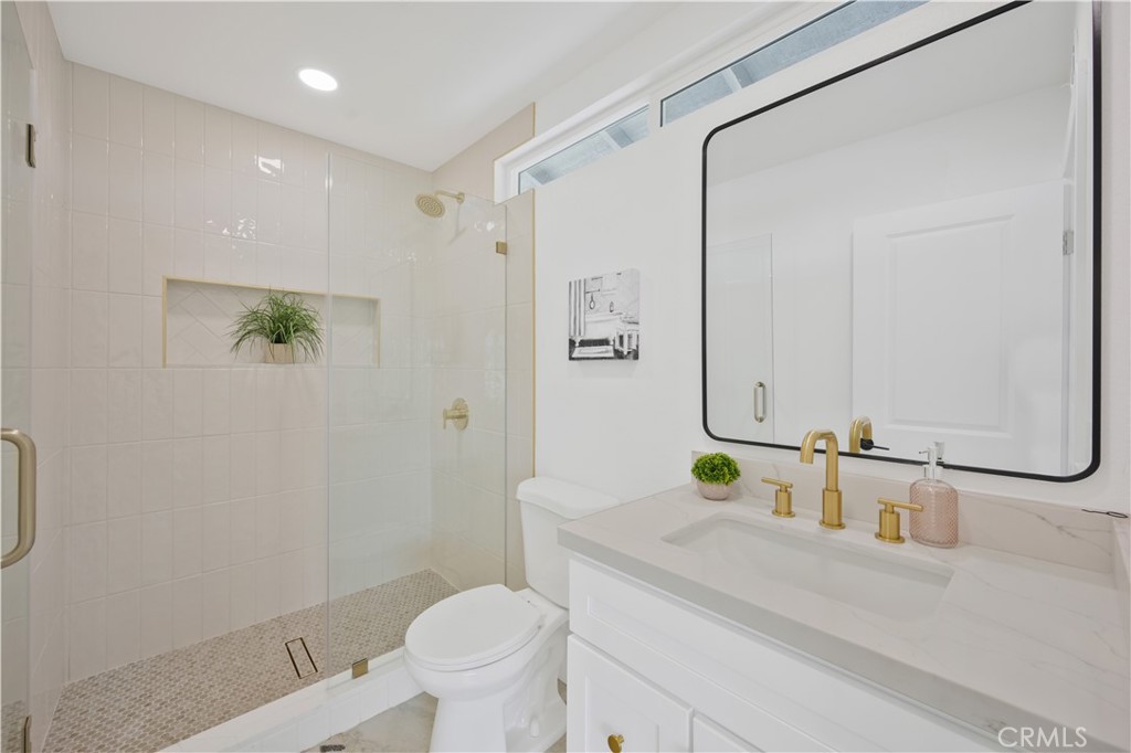 847 N Idyllwild