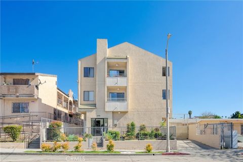 Photo of 646 N Madison Avenue, Los Angeles, CA 90004 (MLS # SB26039613)