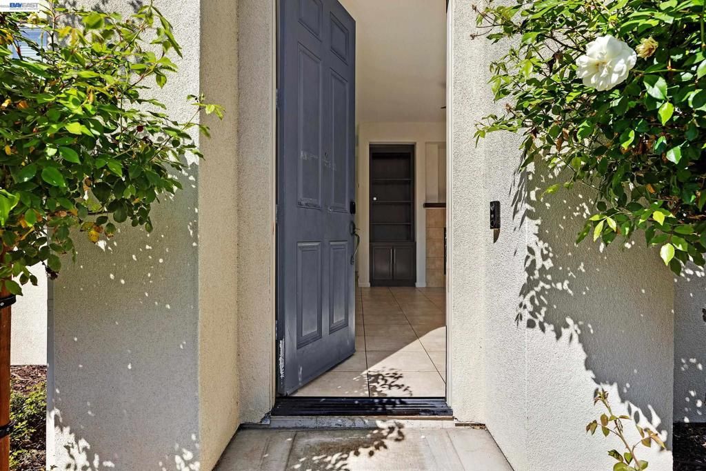 Photo of 576 Herb White Way, Pittsburg, CA 94565 (MLS # 41128319)