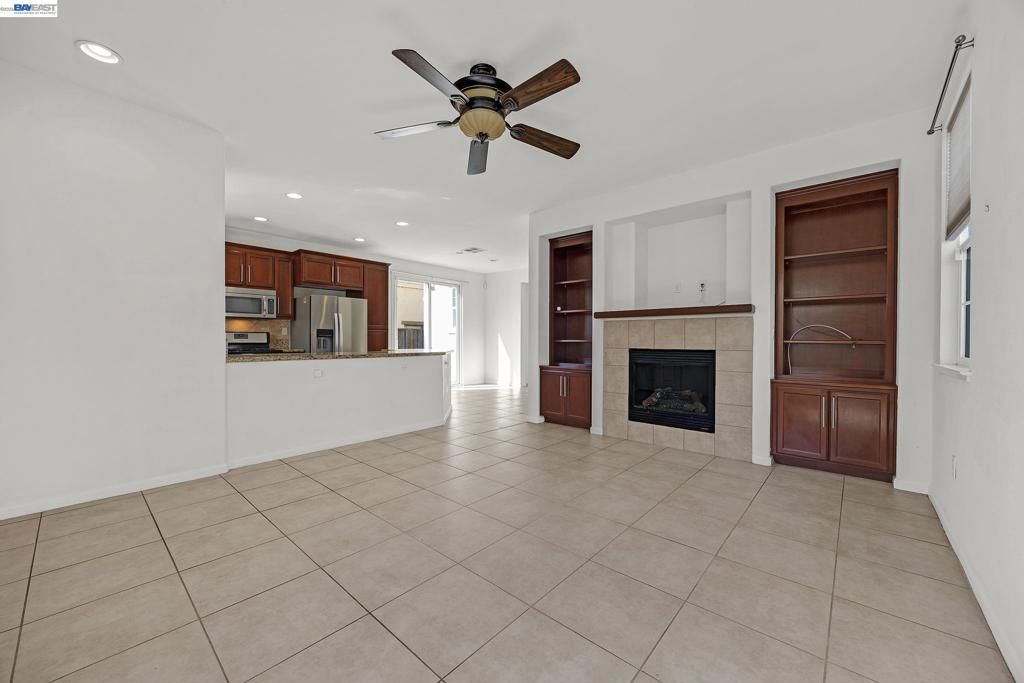 Photo of 576 Herb White Way, Pittsburg, CA 94565 (MLS # 41128319)