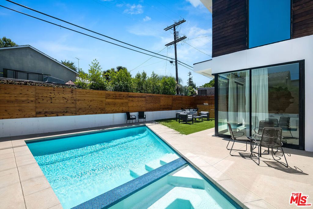 Photo of 18016 Valley Vista Boulevard, Encino, CA 91316 (MLS # 25609467)