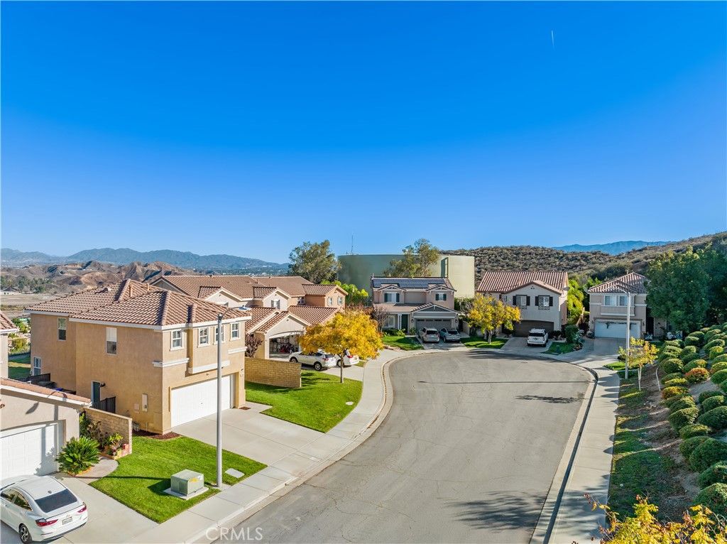 Photo of 29918 Crawford Pl, Castaic, CA 91384 (MLS # SR25245032)