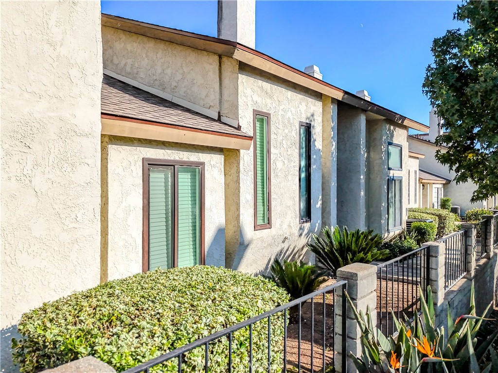 1974 E Lynwood Drive 2B