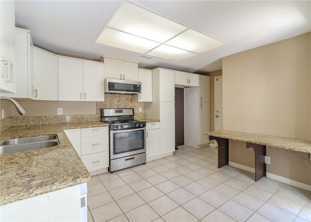 1974 E Lynwood Drive 2B