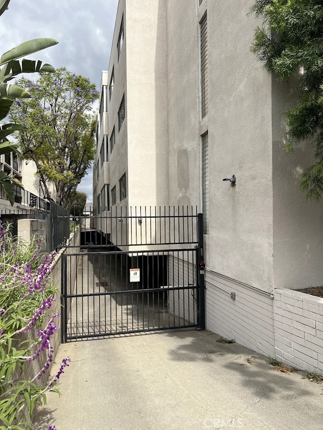 284 S Madison 102