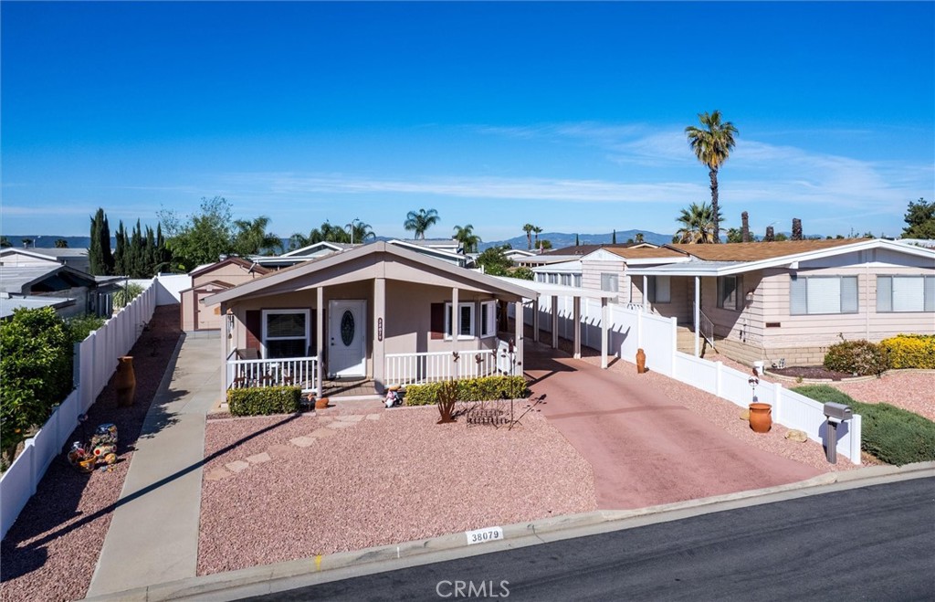 38079 Calle De Amor