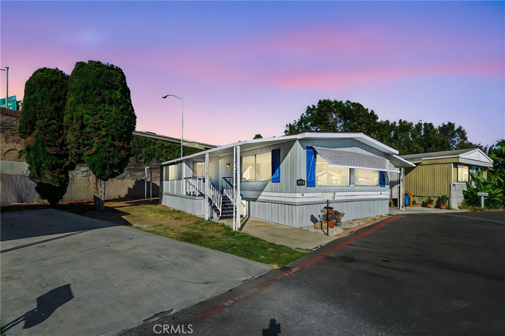 141 E Coronado Lane