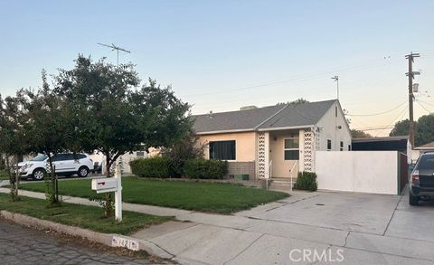 Photo of 1421 Valencia Ave, San Bernardino, CA 92404 (MLS # CV25227675) Photo of 1421 Valencia Ave, San Bernardino, CA 92404 (MLS # CV25227675)