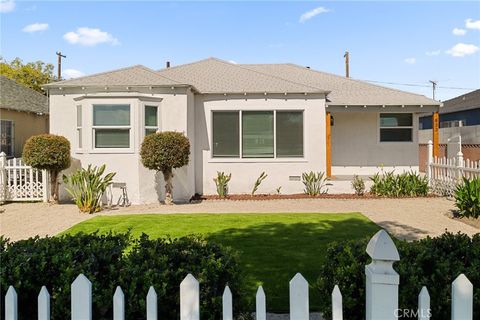 Photo of 833 E 91st St, Los Angeles, CA 90002 (MLS # DW26053331)