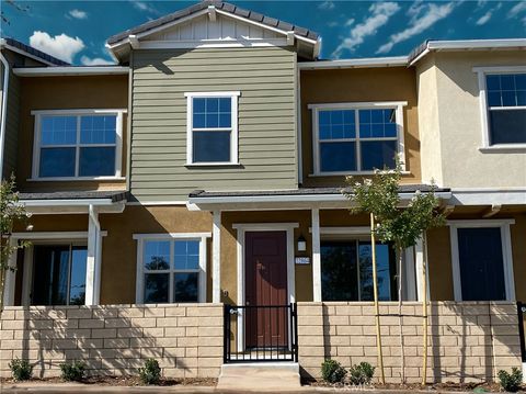 Photo of 22864 Acoustic Dr, Saugus, CA 91350 (MLS # SR26081178)