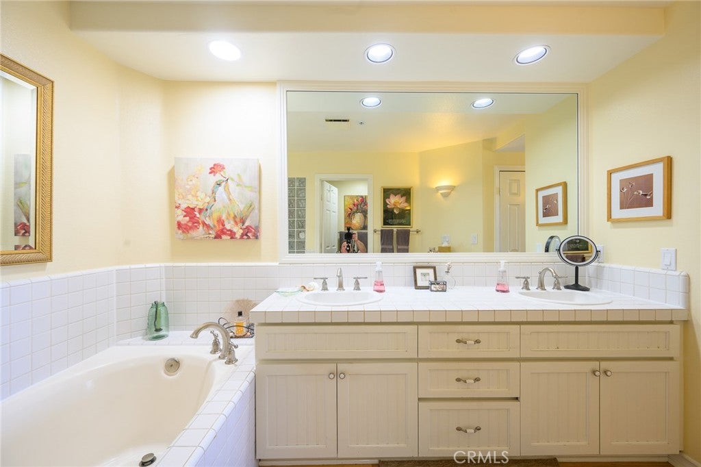 2243 Martin 211, Irvine CA 92612 - Photo 15