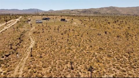 Photo of 1 Japatul Rd, Apple Valley, CA 92308 (MLS # HD26067502)