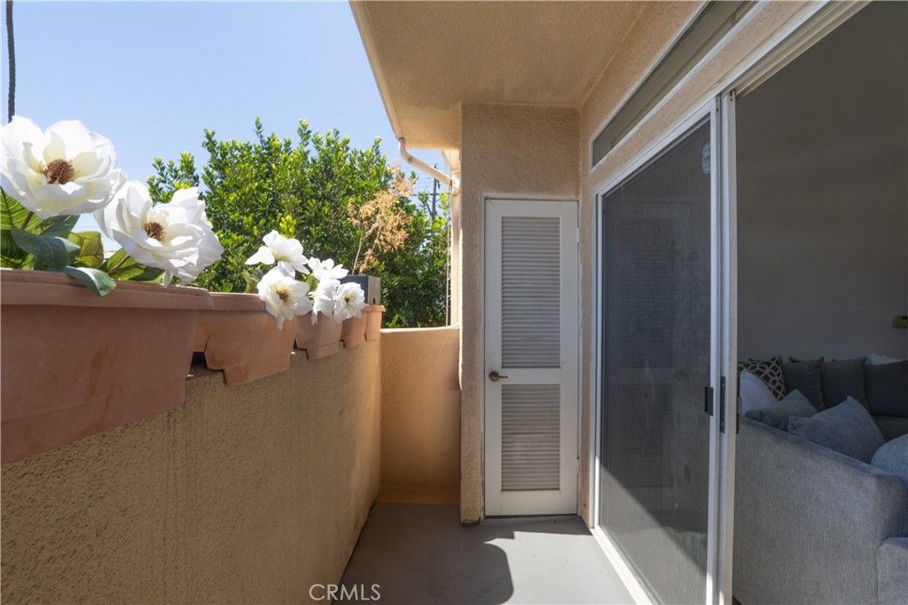 Photo of 13801 Oxnard st St #202, Van Nuys, CA 91401 (MLS # DW25221046)