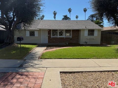 Photo of 17400 Cantlay Street, Van Nuys, CA 91406 (MLS # 26658203)