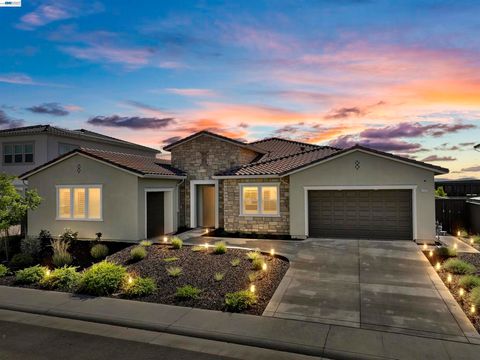 Photo of 4072 4072 Whitney Vista Ln Ln, Rocklin, CA 95677 (MLS # 41126527)