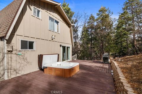 Photo of 43485 Primrose Dr, Big Bear Lake, CA 92315 (MLS # SB26037010)
