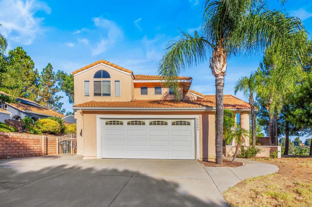This home is a cosmetic fixer with tons of potential! With great bones and a spacious lot, it's the perfect opportunity to make it your own. Located in a highly desirable area, it's close to schools, shops, and everyday conveniences. Bring your vision and creativity to transform this house into something truly special.