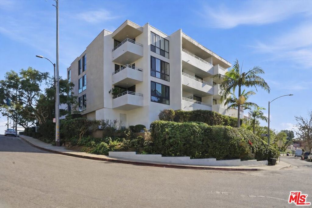 Photo of 15480 Antioch Street #102, Pacific Palisades, CA 90272 (MLS # 26646025)