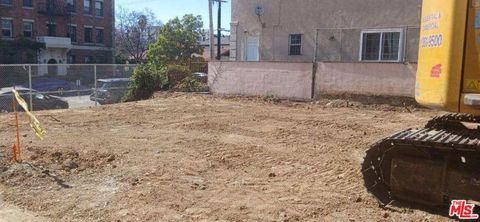 Photo of 906 S Ardmore Avenue, Los Angeles, CA 90006 (MLS # 25631247)