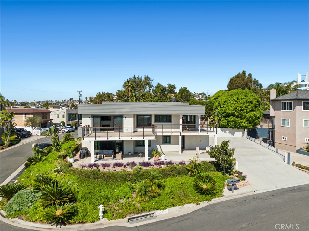 Spectacular 3 bed 3.5 bath ocean view home in fabulous Dana Point! Upstairs unit B of this large corner lot duplex, this magnificent property has been fully remodeled over the last three years into one of the most luxurious and unique properties in the city! Beautiful ocean views from each living space, massive 400sf private deck along front of living room, wonderful master suite, luxurious spa-like bathrooms for each of the bedrooms and extraordinary 300 sf rooftop deck! Some of the many designer touches throughout include tile flooring, stone countertops, stainless appliances, central air conditioning, and oversized sliding doors which create a fantastic indoor/outdoor living environment. The unit has 1936 sf of living space, private interior laundry, one private garage parking spot, and one assigned parking spot in driveway. No smoking allowed, one pet (40 pound maximum, no insurance restricted breeds). Showing by appointment only, do not disturb current resident.