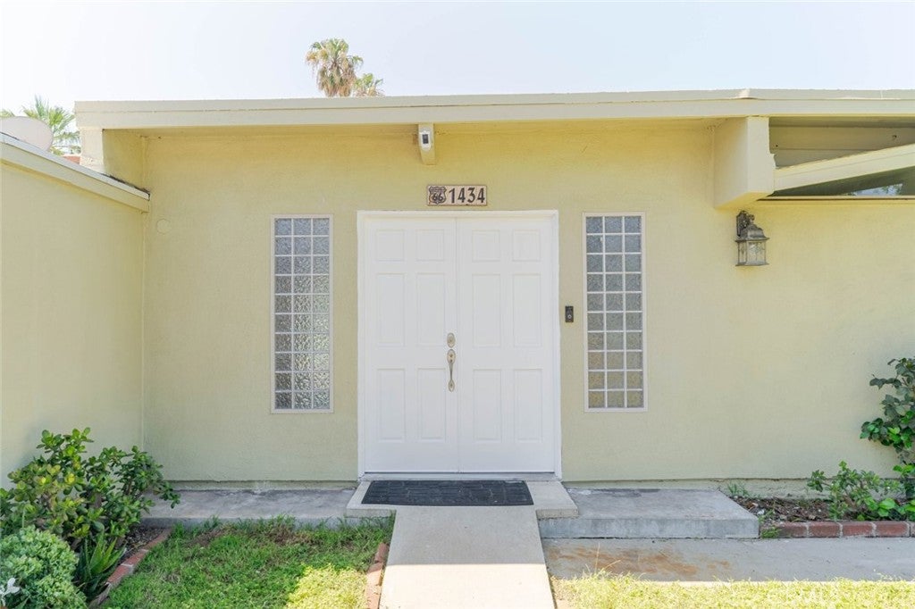 1434 E Holly Oak Drive